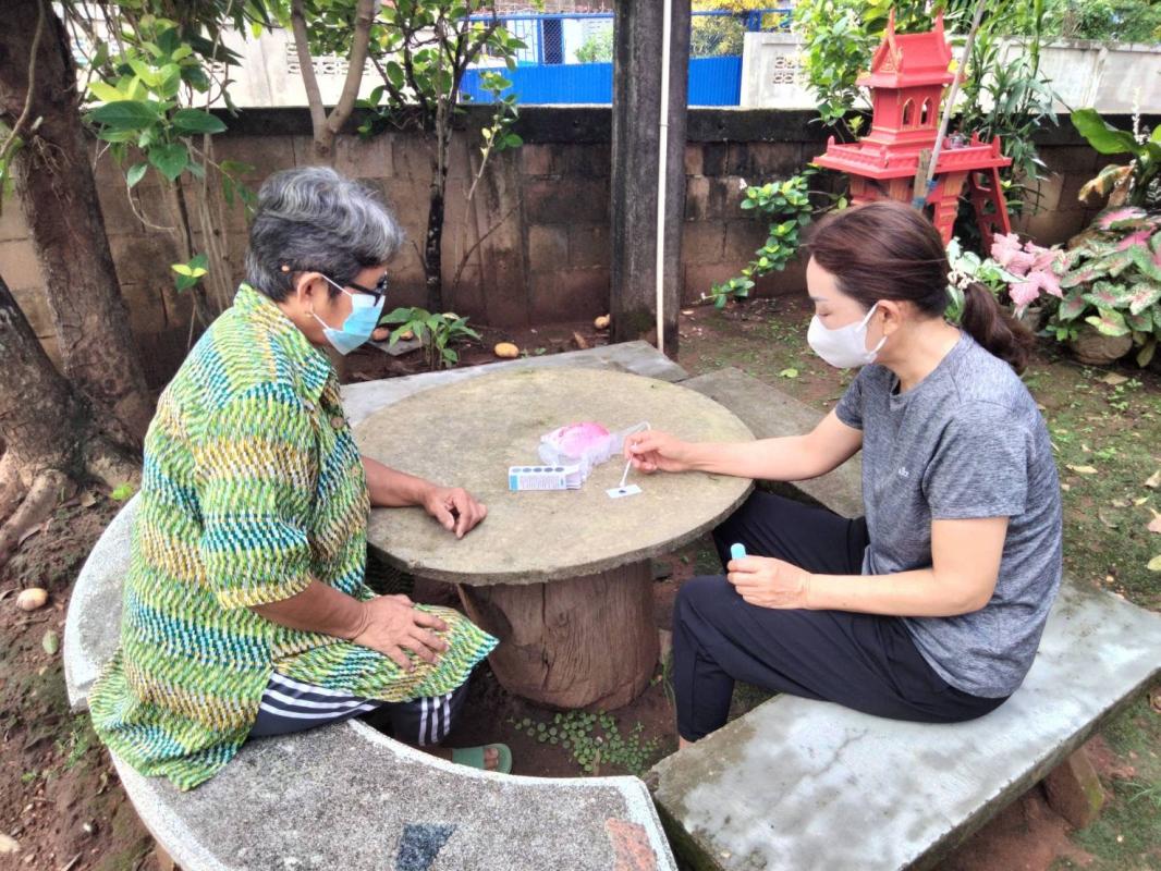 จนท.รพ.สต.บ้านสันป่าไร่ร่วมกับอสม.ม.2,3และ5 ออกตรวจเกลือเสริมไอโอดีนในครัวเรือน,โรงเรียน,ศูนย์เด็กเล็ก,วัด,ร้านขายของชำและร้านแผงลอย พร้อมทั้งให้ความรู้เรื่องโรคขาดสารไอโอดีนและทดสอบความรู้เรื่องโรคขาดสารไอโอดีนทุกครัวเรือนในกิจกรรมชุมชนไอโอดีน