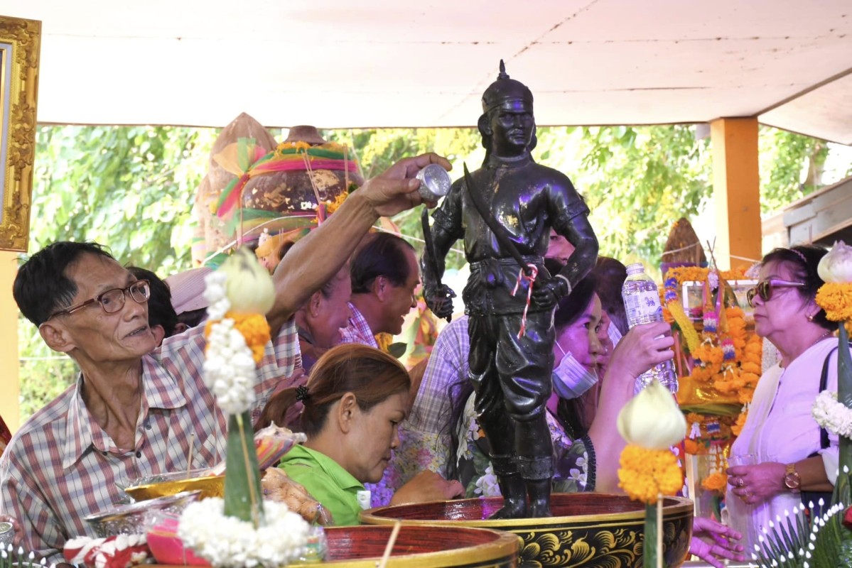 รองนายกองค์การบริหารส่วนจังหวัดตาก เป็นประธานเปิดโครงการร่วมสืบสานประเพณีสรงน้ำศาลหลักเมืองตากประจำปีงบประมาณ พ.ศ. 2567 