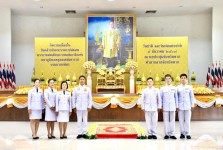 อบจ.ตาก เข้าร่วมพิธีทำบุญตักบาตร และพิธีวางพานพุ่มวันพ่อแห่งชาติ 5 ธันวาคม
