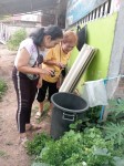 18/พ.ค./67 รพ.สต.บ้านสันป่าไร่ร่วมกับอาสาสมัครสาธารณสุขหมู่ที่2,3และ5 รณรงค์ทำลายแหล่งเพาะพันธ์ลูกน้ำยุงลายทางกายภาพและใส่ทรายอะเบทในภาชนะที่เป็นน้ำใช้ ในส่วนภาชนะที่พบลูกน้ำยุงลายจะทำลายโดยวิธีเทน้ำทิ้ง