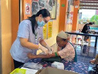 15 ต.ค.67 รพ.สต.บ้านสันป่าไร่ เจาะเลือด(screening lab)ผู้ป่วย NCD กลุ่ม 1 โรคเบาหวาน จำนวน 23 ราย พร้อมทั้งตรวจปัสสาวะ , ตรวจคลื่นไฟฟ้าหัวใจ(EKG) , ตรวจเท้า , วัดรอบเอว , ยืนยันตัวตน(Authen)