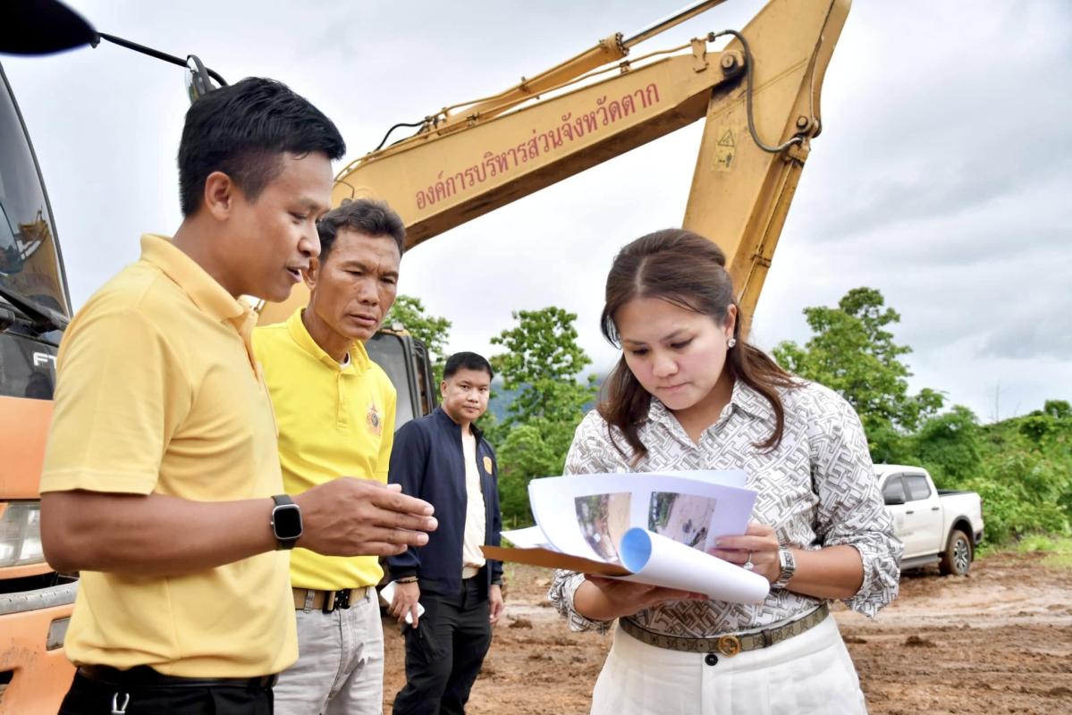  นายกจอย ลงพื้นที่ตรวจติดตามการทำงานของเครื่องจักรกลในพื้นที่ ต.ท่าสองยาง อ.ท่าสองยาง จ.ตาก 
