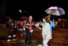 นายกจอย ลงพื้นที่สำรวจความเสียหายบ้านเรือนของพี่น้องประชาชนในพื้นที่ตำบลทุ่งกระเชาะ อำเภอบ้านตาก จากสถานการณ์ น้ำท่วม